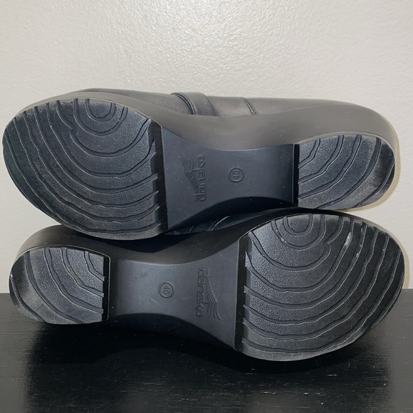 Dansko Tamara Black Leather Clogs with accent buckle.  Size 40 EU or 10-10.5 US. - Picture 9 of 14